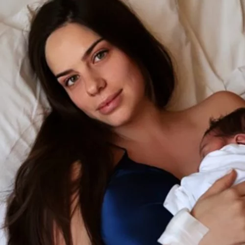 Σοφία Φυρού | Η πρώτη φωτογραφία με τον νεογέννητο γιο της από το μαιευτήριο