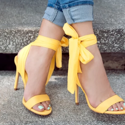 Τέλος στις ουδέτερες αποχρώσεις | Με αυτά τα Zara παπούτσια θα κάνεις τις πιο stylish εμφανίσεις