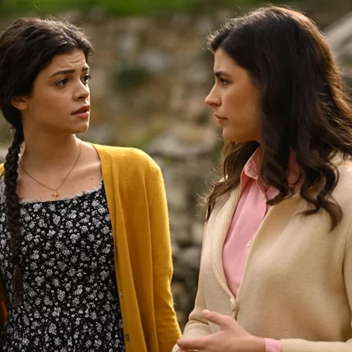 Δανάη Παππά | Φωτογραφίζει την "τηλεοπτική αδελφή" της στον "Άγιο Έρωτα"