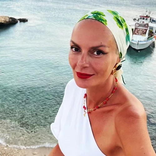 Η Έλενα Χριστοπούλου δοκίμασε τη viral τάση των bubblegum nails που βλέπουμε παντού