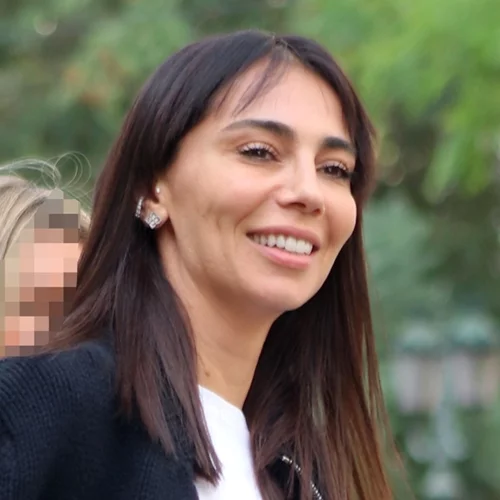 Η Ολυμπία Χοψονίδου με toffee nails | Το μανικιούρ που πρέπει να κάνεις το φθινόπωρο