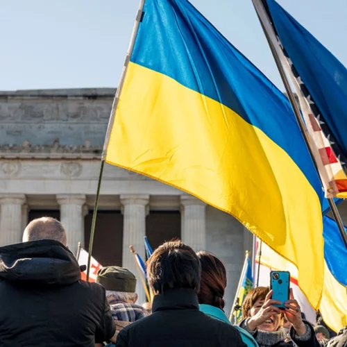 Οι αναρτήσεις των celebrities στα social media για την ρωσική εισβολή στην Ουκρανία