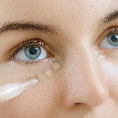 Το viral TikTok tip για την εφαρμογή του concealer που θα αλλάξει τον τρόπο που κάνεις το μακιγιάζ σου