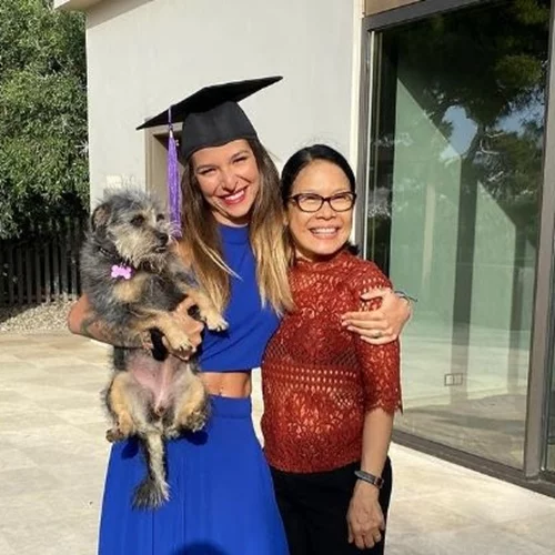 Εριέττα Κούρκουλου | Το βίντεο που ανέβασε με τον γιο της για την Τσικνοπέμπτη - Ξανθός με κοτσίδα στα μαλλιά ο μικρός Νίκος