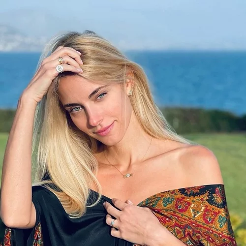 Τα 3 πιο hot χρώματα πεντικιούρ της σεζόν που επιλέγουν συνέχεια 10 Ελληνίδες celebrities