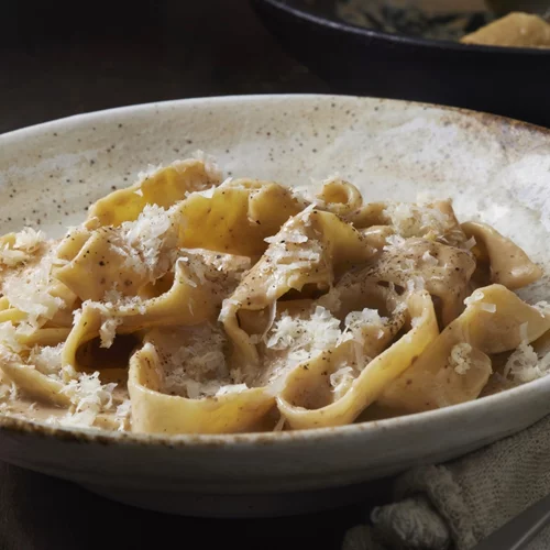 Σπαγγέτι Cacio e Pepe | Η πιο καλοκαιρινή και εύκολη μακαρονάδα