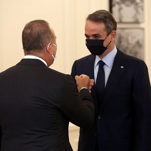 Ολοκληρώθηκε η συνάντηση του πρωθυπουργού Κυριάκου Μητσοτάκη με τον Μεβλούτ Τσαβούσογλου