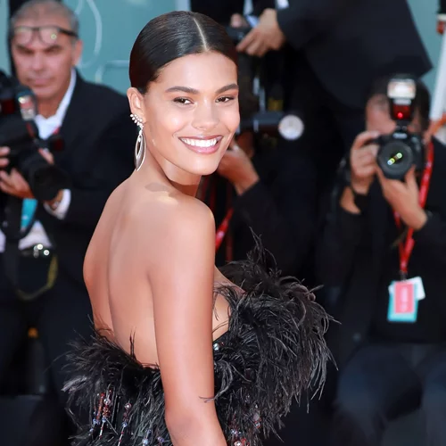 Τα 6 καλύτερα λάδια σώματος με glitter που θα χαρίσουν μια αύρα πολυτέλειας στην εμφάνισή σου