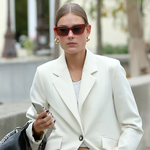 Τα capri παντελόνια επέστρεψαν | Πώς θα τα φορέσεις με στιλ