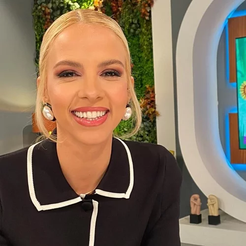 Η Τζένη Μελιτά με το πουά φόρεμα από τη Zara που είναι ιδανικό για τους γάμους της άνοιξης