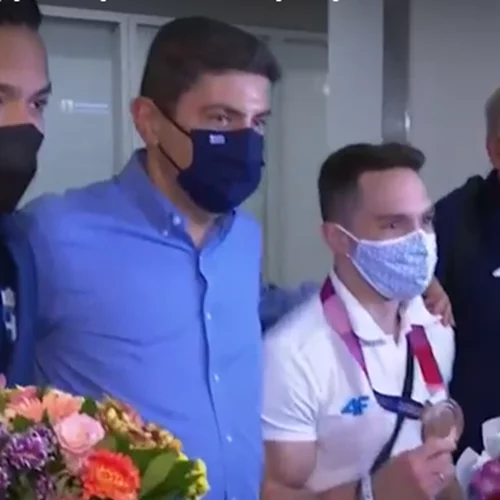 Ολυμπιακοί Αγώνες: Η αποθεωτική υποδοχή των Πετρούνια - Καραλή