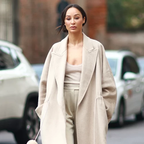 Το διαχρονικό μπεζ παλτό από τη Massimo Dutti που θα φοράς non stop τους επόμενους μήνες