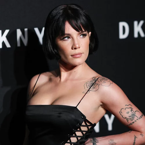 To "εκκεντρικό" hairstyle της Halsey για την ανακοίνωση της εγκυμοσύνης της