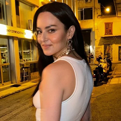 Παρεό ακόμα και στην πόλη; Η Ζενεβιέβ Μαζαρί θα σε πείσει να το φορέσεις