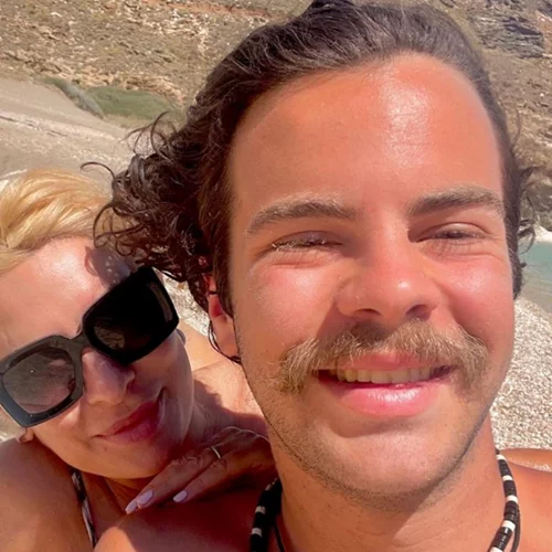 Ελένη Μενεγάκη | Οι τρυφερές ευχές στον γιο της, Άγγελο, για τη γιορτή του