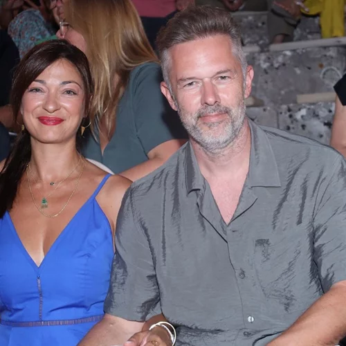 Η 9χρονη Σμαράγδα Λούλη σε σπάνιο κλικ από τη μαμά της, Έμιλυ Κολιανδρή | Με μαύρα μαλλιά και γυαλιά ηλίου