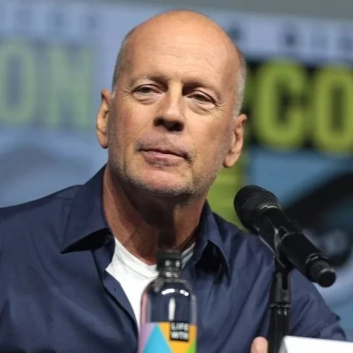 ''Νόμιζα ότι είχε χάσει το ενδιαφέρον του για μένα" | H κόρη του Bruce Willis μιλά για την ασθένεια του πατέρα της και τις ενοχές της οικογένειας