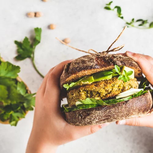 Πόσο υγιεινά είναι τα vegan υποκατάστατα κρέατος;