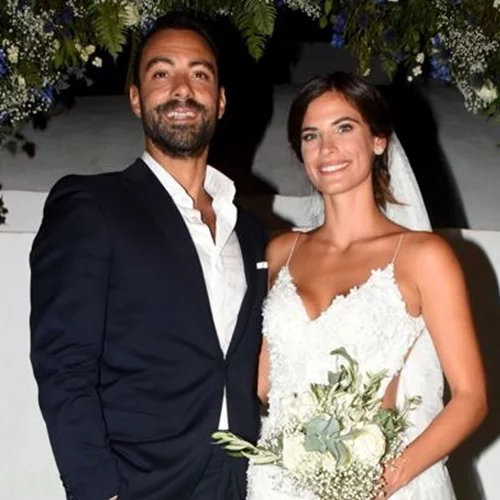 Naked Cake | H μεγάλη foodie τάση που είδαμε στον γάμο της Χριστίνας Μπόμπα