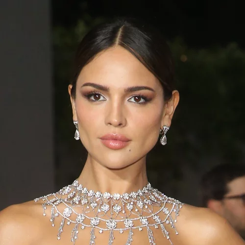 Το πανεύκολο hack για πιο ζουμερά και σαρκώδη χείλη σε 1'