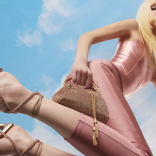 Όλες οι τάσεις στα παπούτσια και τα αξεσουάρ του καλοκαιριού που αξίζει να υιοθετήσεις φέτος