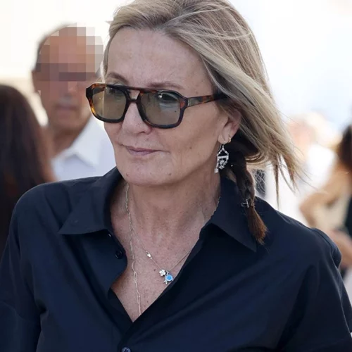 Η Μαρέβα Μητσοτάκη με total black look | Το δερμάτινο cropped παντελόνι και οι μπότες