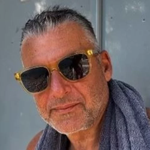 Στα Κουφονήσια ο Γιώργος Λιάγκας | Η φωτογραφία από το πρωινό του μπάνιο στα καταγάλανα νερά