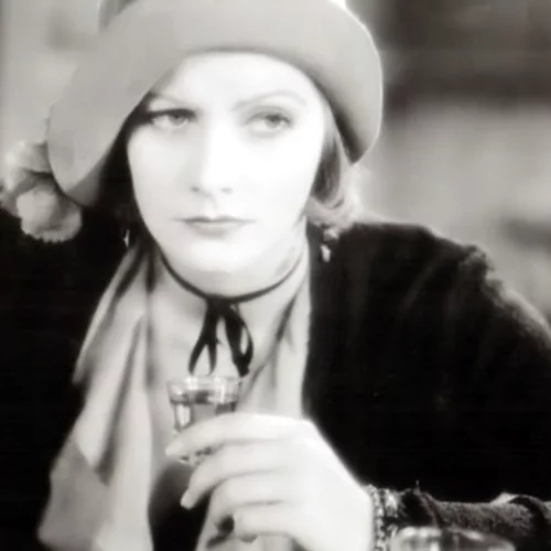 "Μιλάω μόνη μου, στον εαυτό μου" | Η Γκρέτα Γκάρμπο μιλάει για τη ζωή με την κατάθλιψη