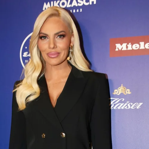 Ιωάννα Μαλέσκου | Το θηλυκό της κοστούμι είναι η πιο chic επιλογή για επίσημες εμφανίσεις παντός καιρού