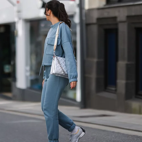 5 οικονομικές φόρμες που θα φοράς ξανά και ξανά