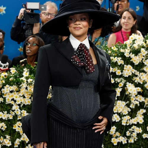 Η Rihanna σε πέθνος | Η ξαφνική απώλεια του πατέρα της με τον οποίο είχε μια δύσκολη σχέση