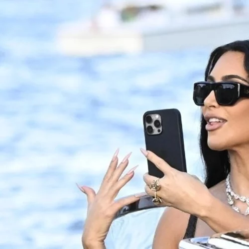 Κυκλοφόρησε το τρέιλερ του "All's Fair" με τις Glenn Close, Kim Kardashian και Naomi Watts