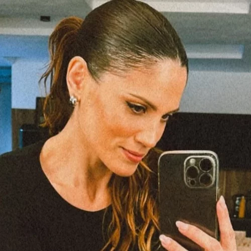 Η Μαίρη Συνατσάκη υιοθέτησε την πιο updated εκδοχή του γαλλικού μανικιούρ