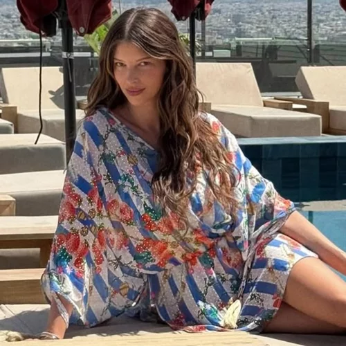 Η fashion συλλογή που λατρεύουν οι Ελληνίδες celebrities δημιουργεί το απόλυτο holiday spirit για το καλοκαίρι