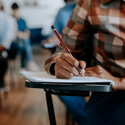 Πανελλήνιες 2023 - ΕΠΑΛ | Συνεχίζονται οι εξετάσεις για τους υποψηφίους