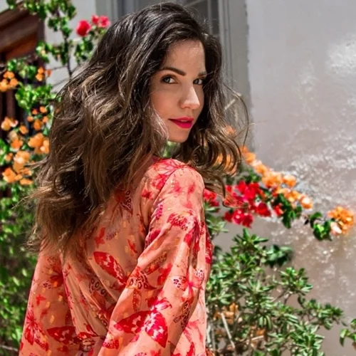 "Αφήστε με εδώ" | Η Κατερίνα Γερονικολού με μπικίνι και ψάθινο καπέλο