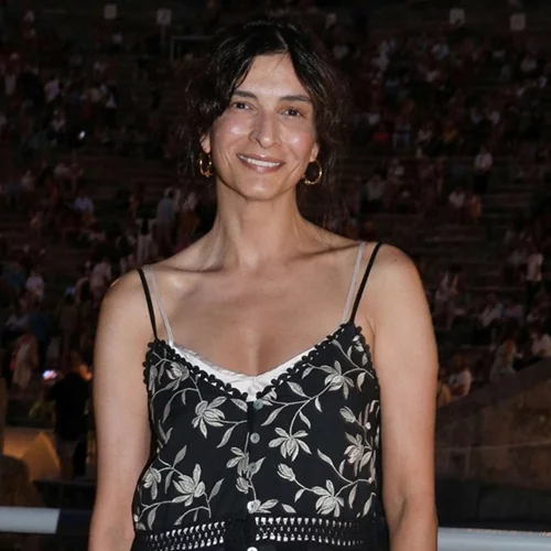 Η Αντιγόνη Κουλουκάκου δημιούργησε το ιδανικό look για τις πρώτες βροχερές ημέρες του φθινοπώρου