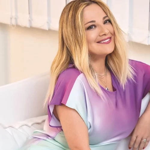 Τα summer looks της Νάνσυς Ζαμπέτογλου μας υπενθυμίζουν τι πρέπει να πάρουμε μαζί στις διακοπές