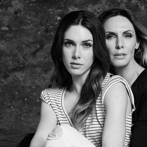 Η Εβελίνα Παπούλια και η Αφροδίτη Λιάντου είναι οι πρωταγωνίστριες της νέας καμπάνιας LYNNE