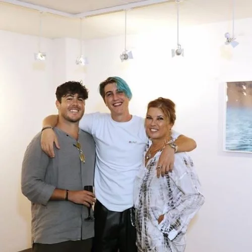 H Σοφία Αλιμπέρτη στο μοντέρνο σπίτι του μικρότερου γιου της, Good Job Nicky