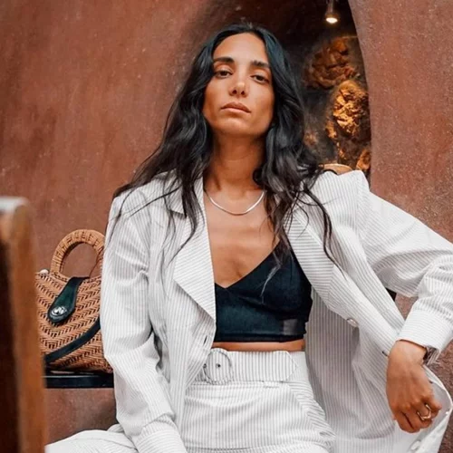 Η Νάντια Ράπτη με το ιδανικό beach look για αυτή την εποχή