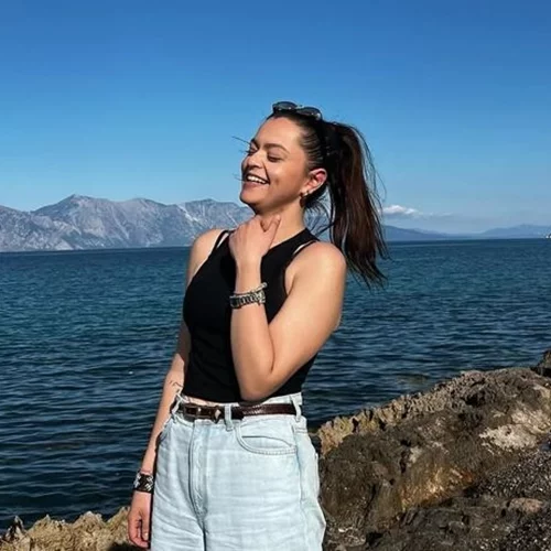 Μαριτίνα Ντενίση | Χωρίς τη μαμά της αλλά με το αγόρι της, σε ψαροταβέρνα στον Θεολόγο – Οι τρυφερές αναρτήσεις