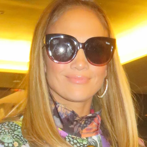 Εάν θες να ανανεώσεις το ξανθό σου, πρέπει να δεις το νέο χρώμα μαλλιών της Jennifer Lopez