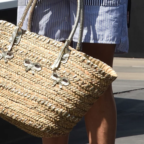 Οι buy now, never regret ψάθινες τσάντες που θα κρατήσεις φέτος το καλοκαίρι