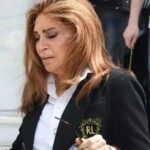 Μιμή Ντενίση | Συντετριμμένη στην κηδεία του Γιάννη Φέρτη