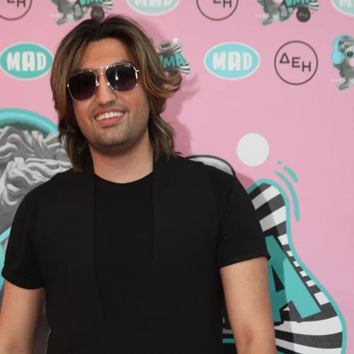 Δημήτρης Σχοινάς | Ο γιος της Καίτης Γαρμπή και του Διονύση Σχοινά σε νυχτερινό κέντρο με γοητευτική συνοδό