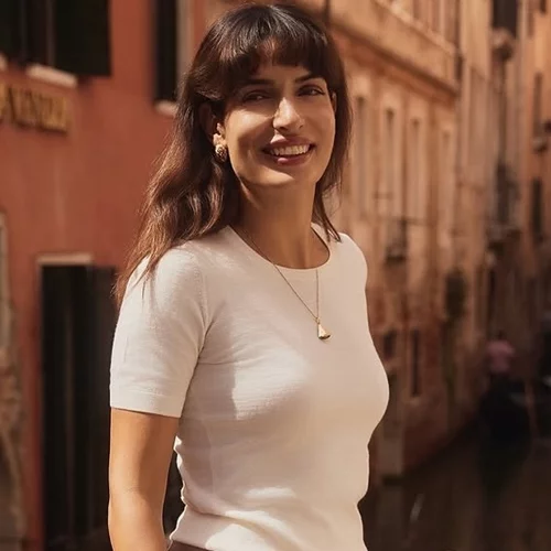 Η Τόνια Σωτηροπούλου φόρεσε τη μίντι φούστα που είναι must αυτό το φθινόπωρο