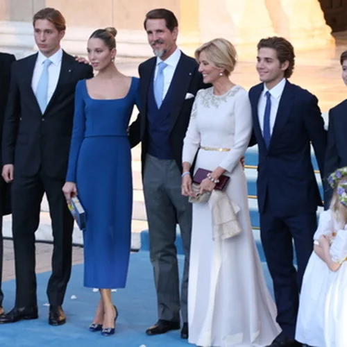 Η Μαρία Ολυμπία Γλίξμπουργκ πρωταγωνιστεί σε καμπάνια ξενοδοχείου μαζί με άλλους "γαλαζοαίματους"