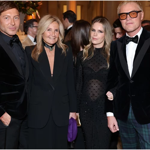 Μαρέβα Μητσοτάκη | Με tuxedo σακάκι και μαύρο φόρεμα στο gala του Μουσείου Κυκλαδικής Τέχνης