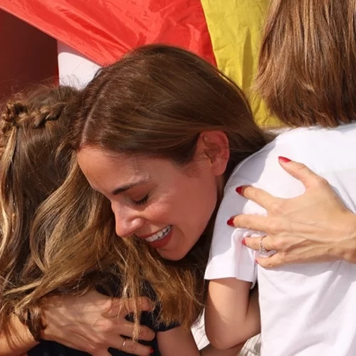 Δούκισσα Νομικού | Στολίζει με τα παιδιά της το δέντρο - Το cool κούρεμα του Σάββα